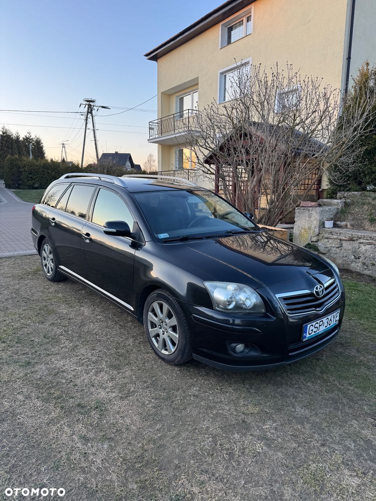 Toyota Avensis 1.8 VVT-i Sol - 1