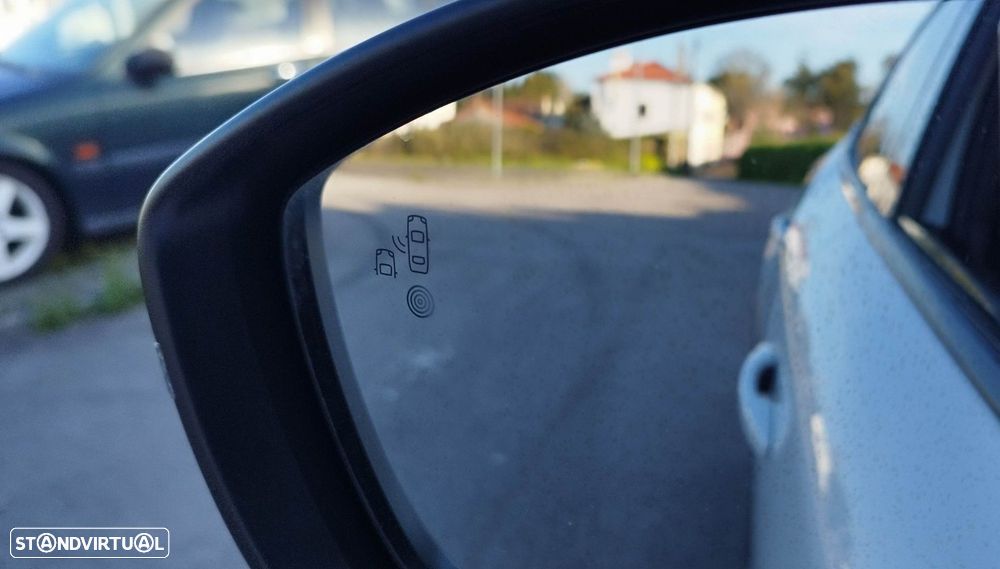 Peugeot e-2008 50 kWh GT - 31