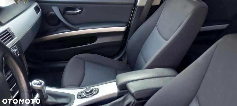 BMW Seria 3 318i - 32