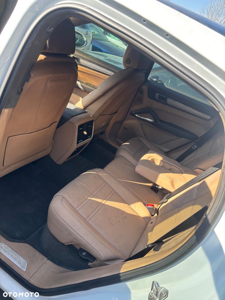 Porsche Cayenne - 6