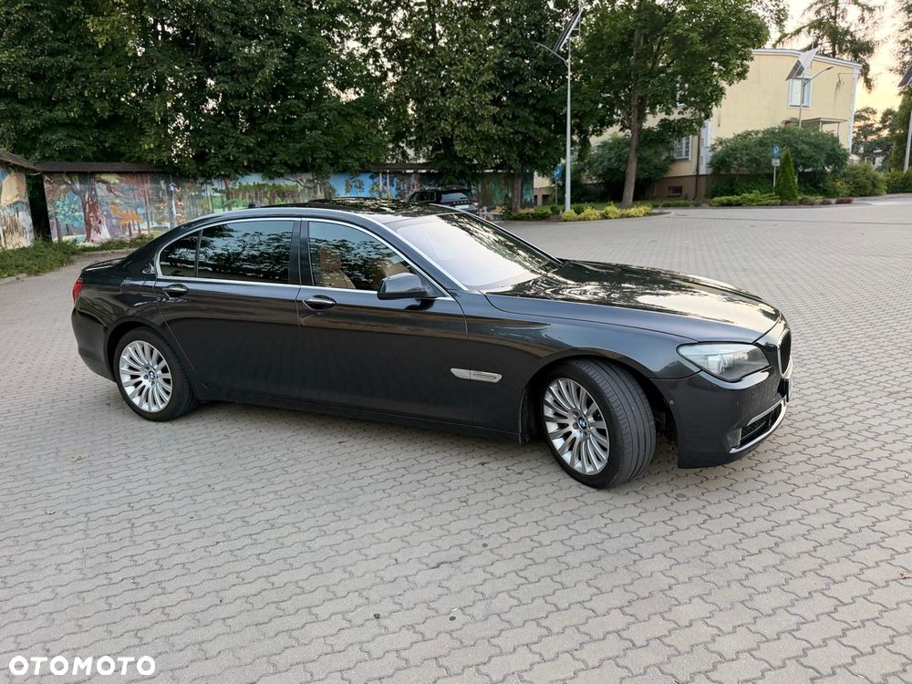 BMW Seria 7 750Li - 13