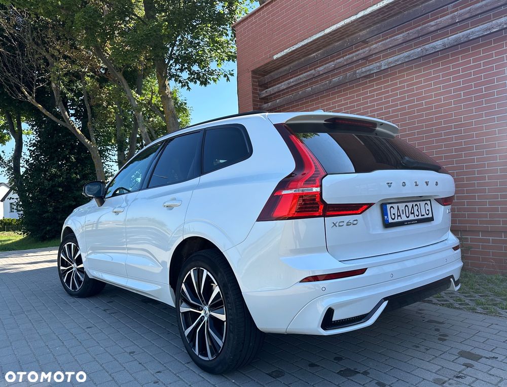 Volvo XC 60 B5 B AWD Plus Dark - 3