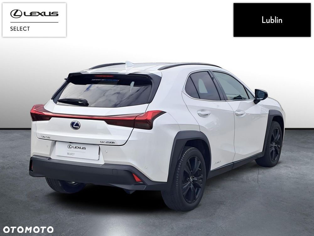 Lexus UX - 5
