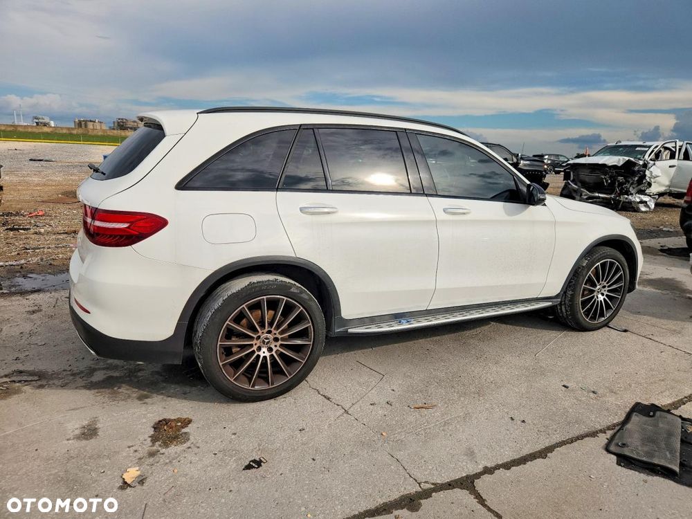 Mercedes-Benz GLC 300 4Matic 9G-TRONIC - 4