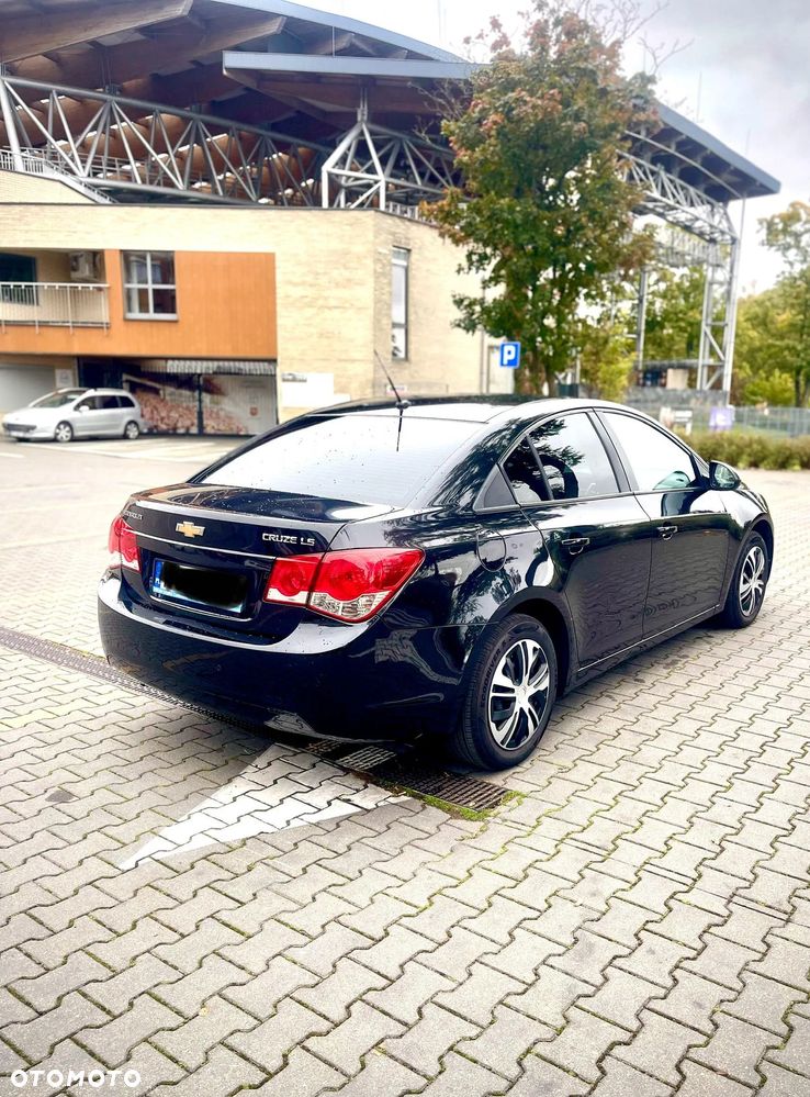 Chevrolet Cruze 1.6 Base - 3