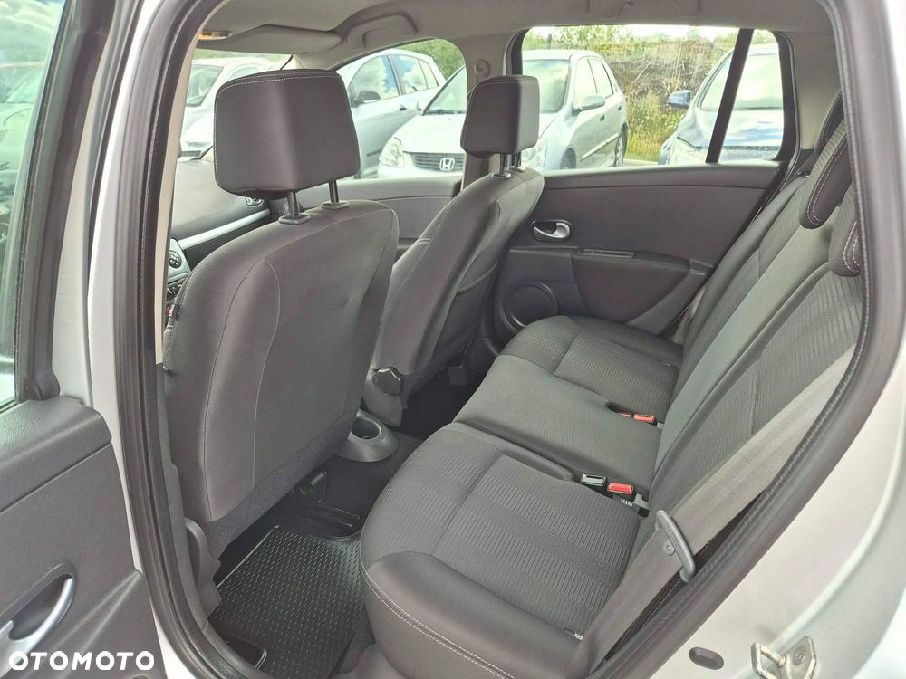 Renault Clio - 19
