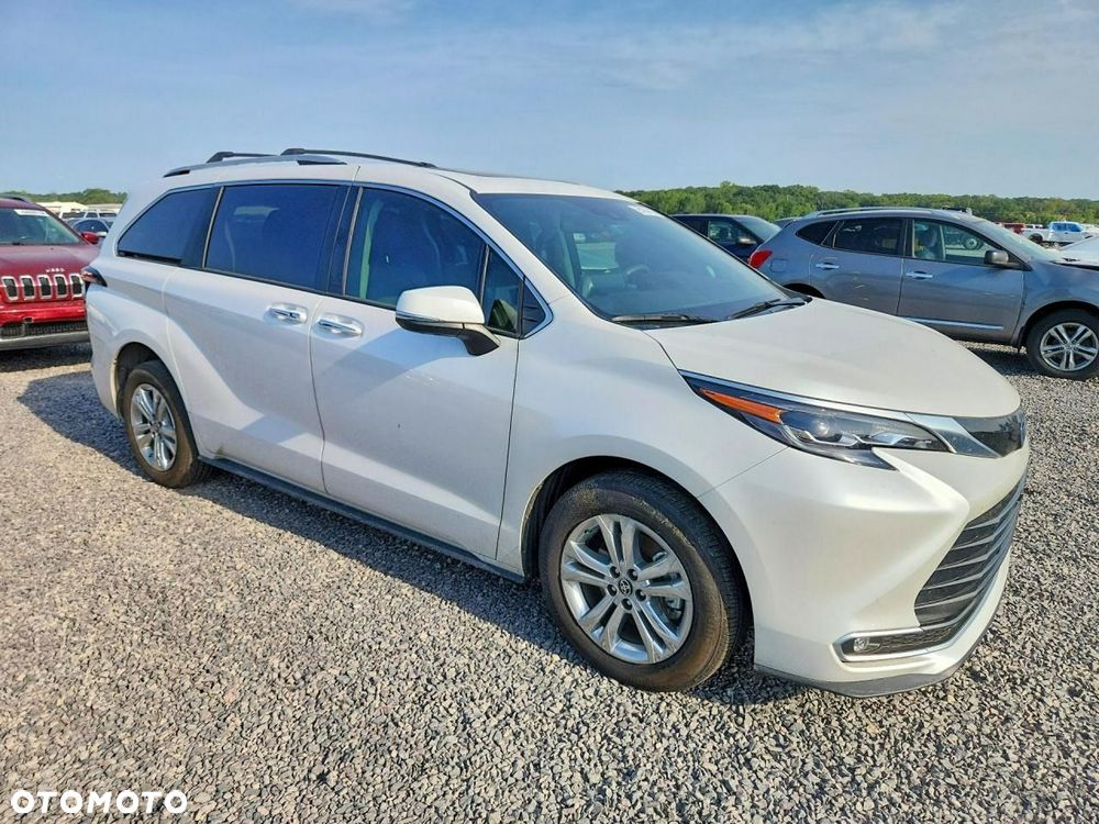 Toyota Sienna 2024 photo 3