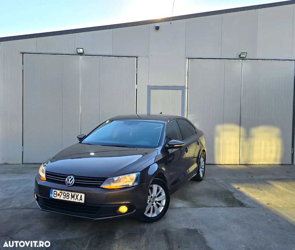 Volkswagen Jetta 2.0 TDI DSG Highline - 1