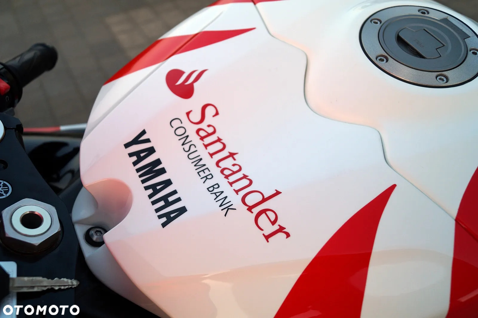 Yamaha R1 - 15