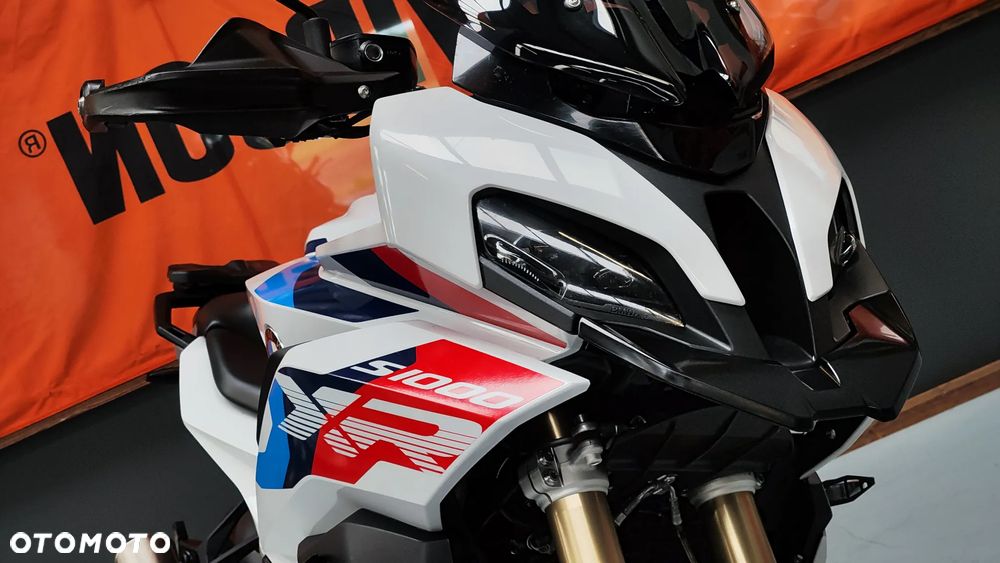 BMW XR - 18