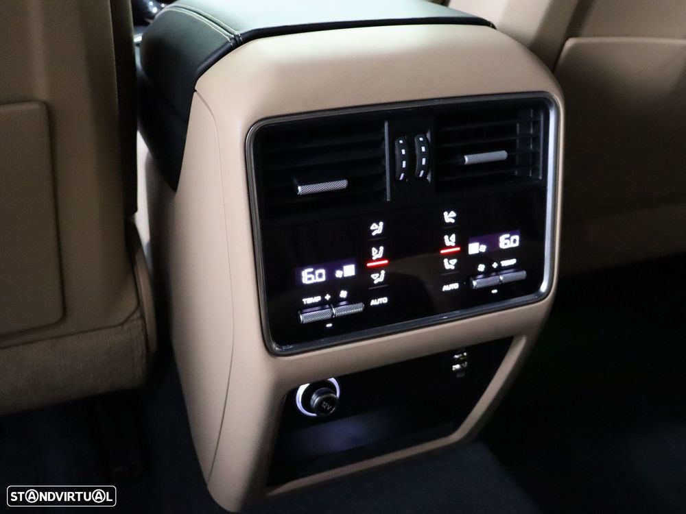 Porsche Cayenne Platinum Edition - 12
