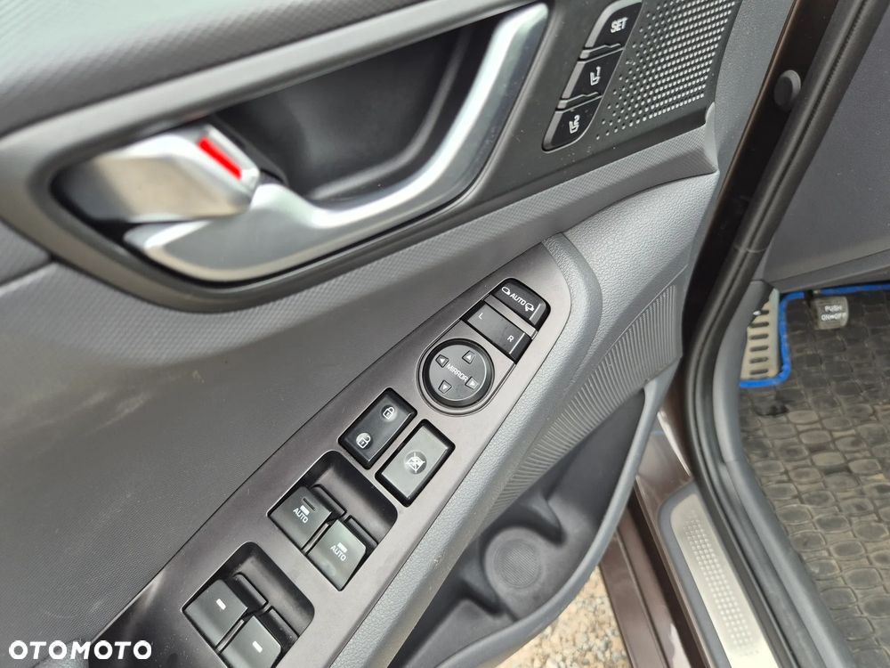 Hyundai IONIQ 1.6 GDI Premium - 10