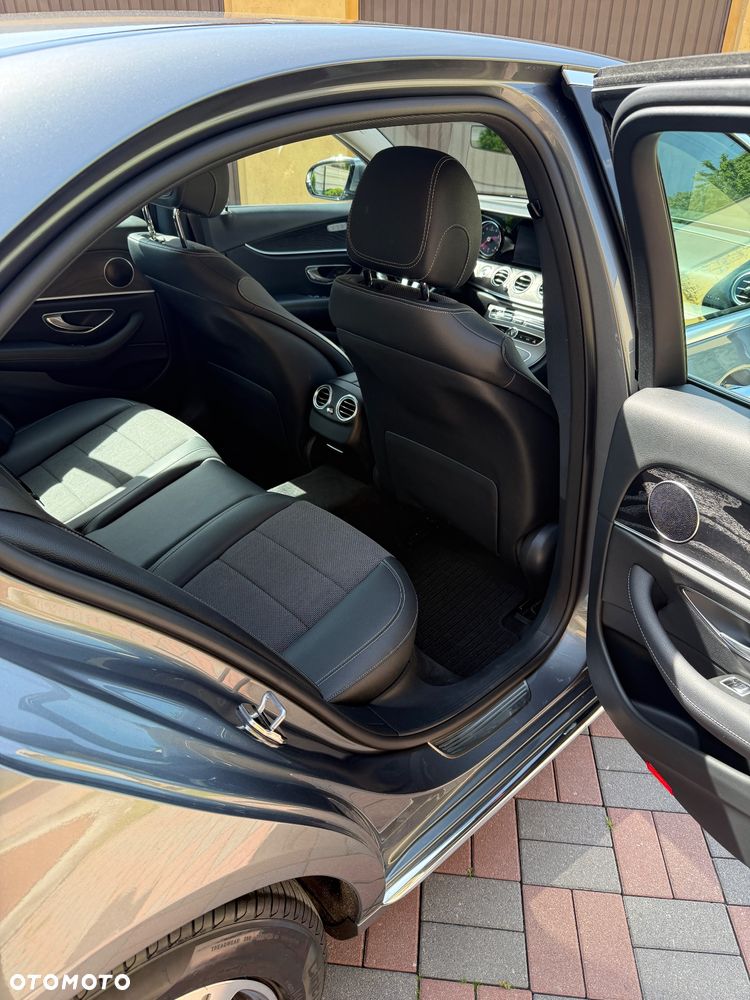 Mercedes-Benz Klasa E 200 4-Matic 9G-TRONIC - 9