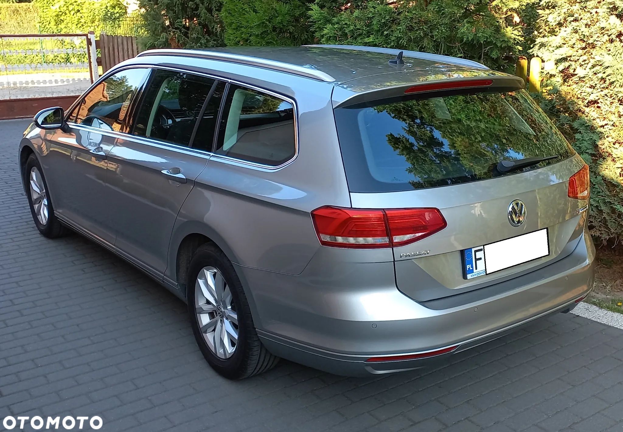 Volkswagen Passat - 1