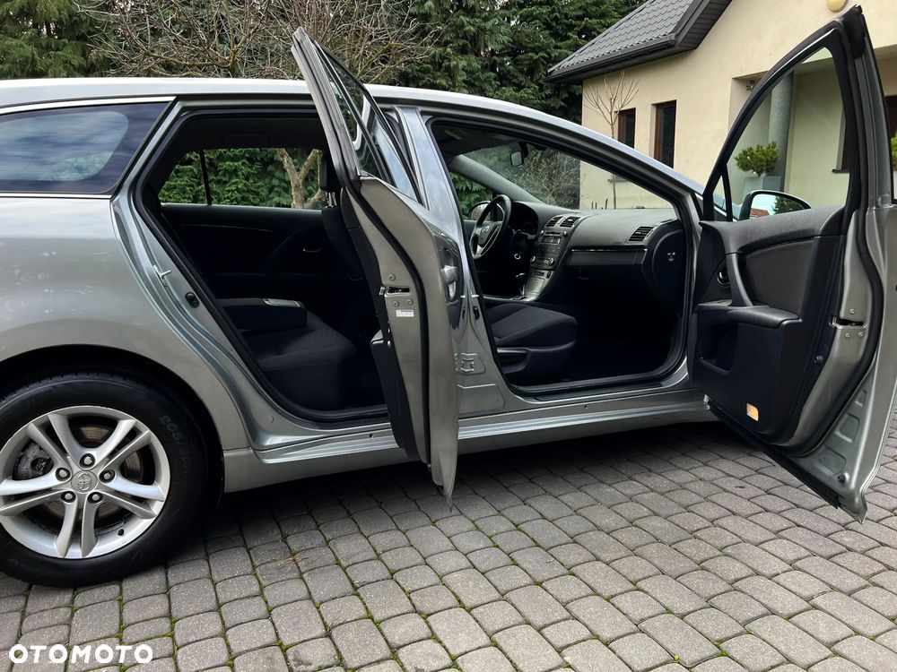 Toyota Avensis Combi 1.8 Multidrive S Executive - 4