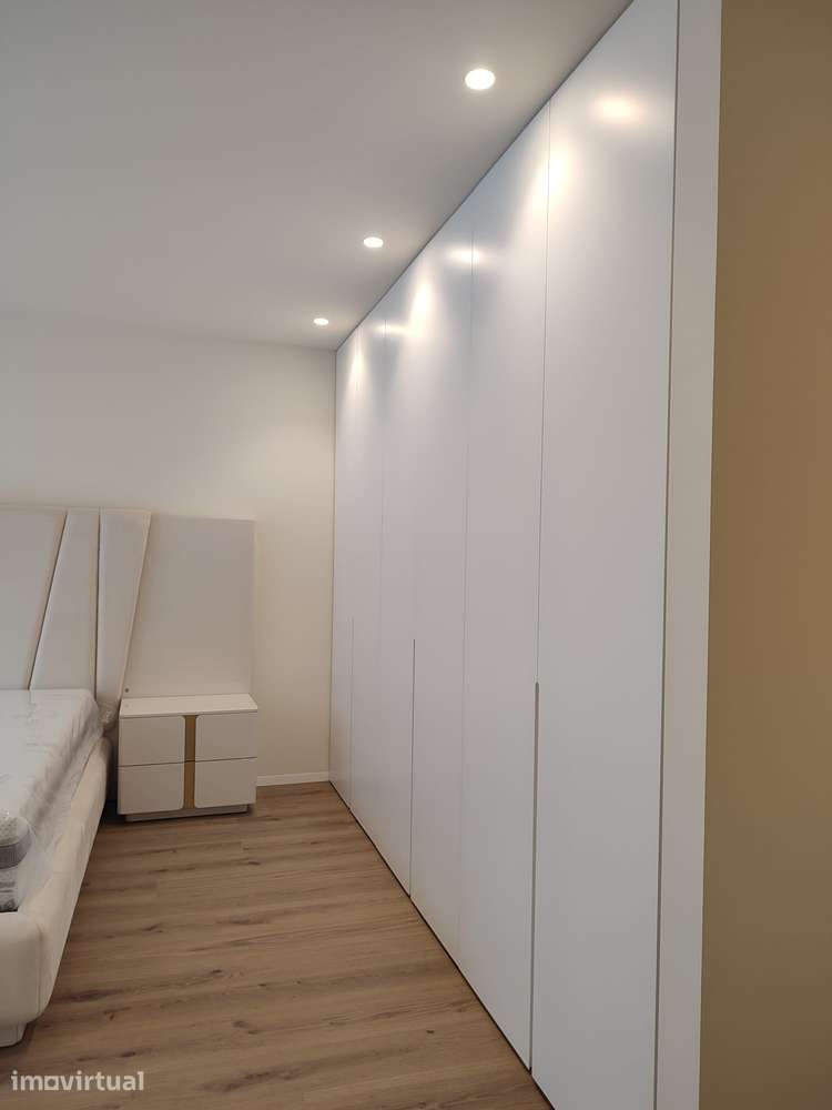 T3 novo com varanda de 40 m2 e garagem box de 4m2 na Quinta de Cravel - Grande imagem: 5/15