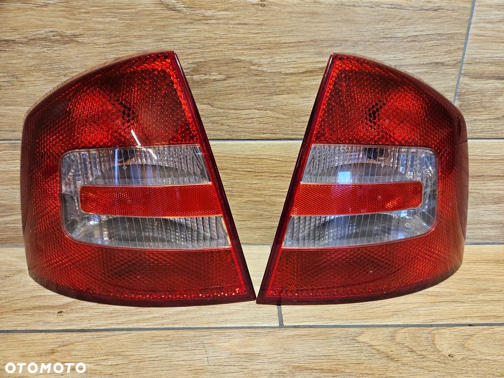 Skoda Octavia II HB Lampa Tył Prawa Lewa