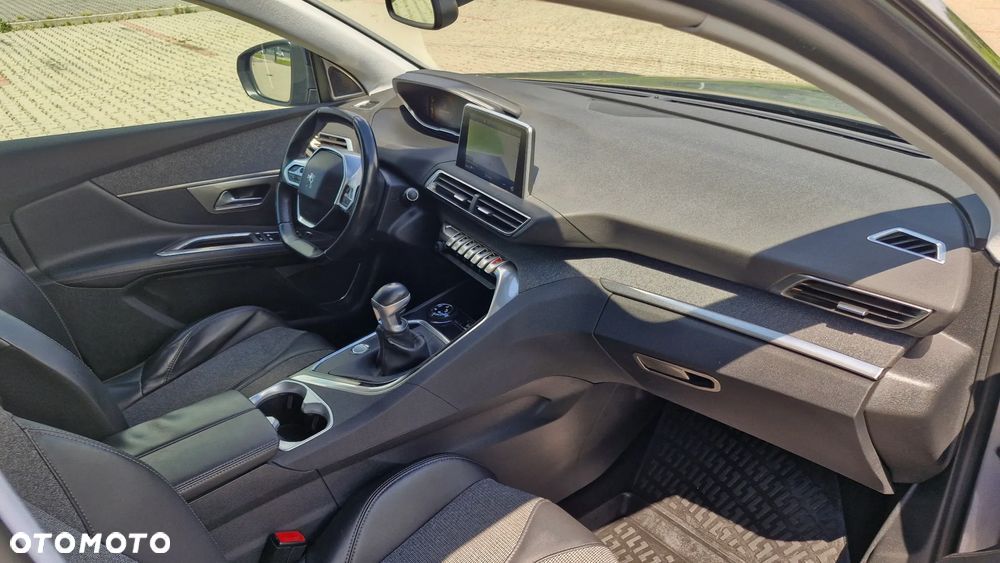 Peugeot 3008 1.6 BlueHDi Allure S&S - 21