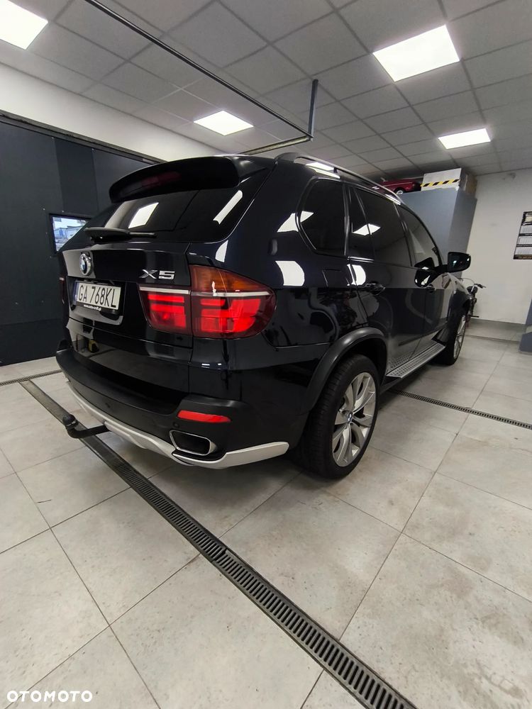 BMW X5 4.8i - 3