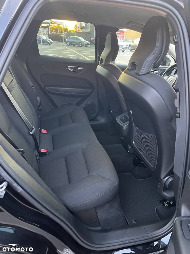 Volvo XC 60 B4 D AWD Geartronic Momentum Pro - 27