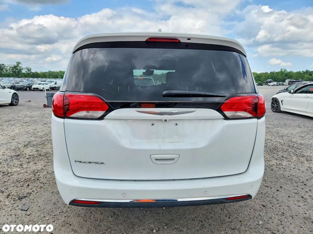 Chrysler Pacifica - 5