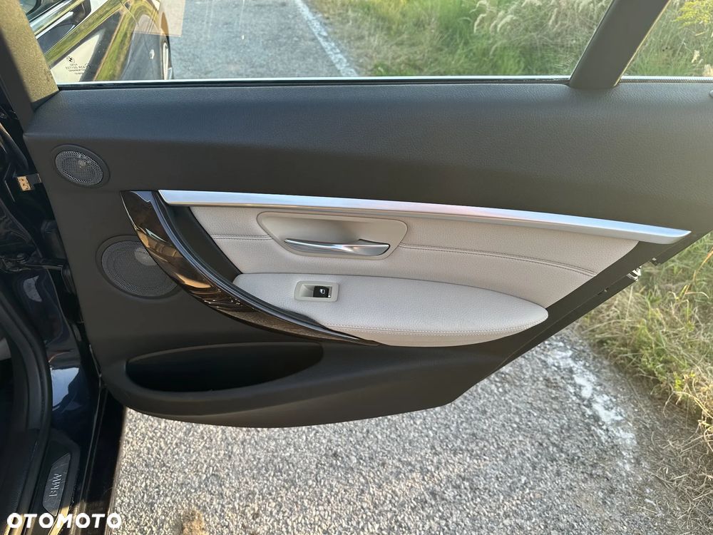 BMW Seria 3 325d Touring Luxury Line - 18