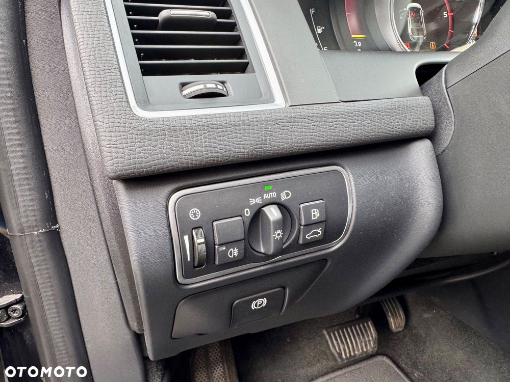 Volvo XC 60 D4 Momentum - 21