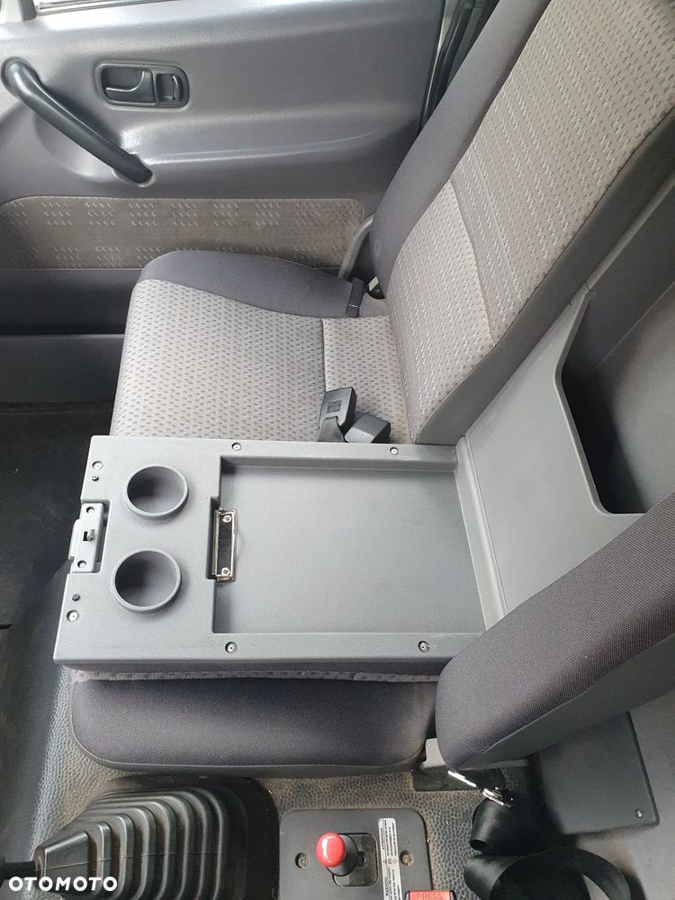 Fotele Komplet Nissan Atleon - 3