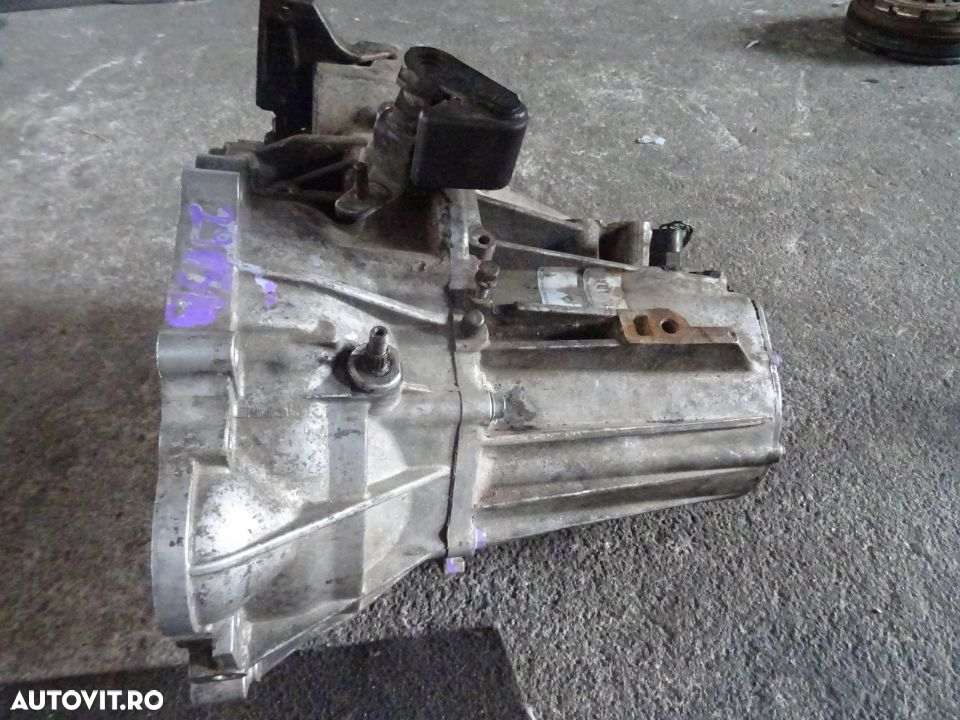 Cutie viteze cu 5 trepte Hyundai Santa Fe 2.0 CRDI 4x4 din 2004 - 2