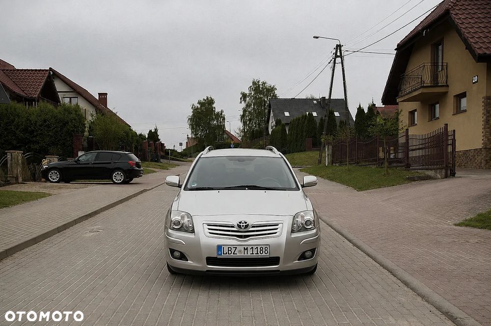 Toyota Avensis 1.8 VVT-i Sol Premium - 9