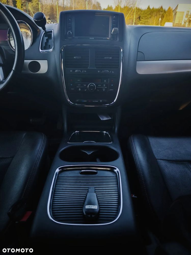 Dodge Grand Caravan 3.6 R/T - 13