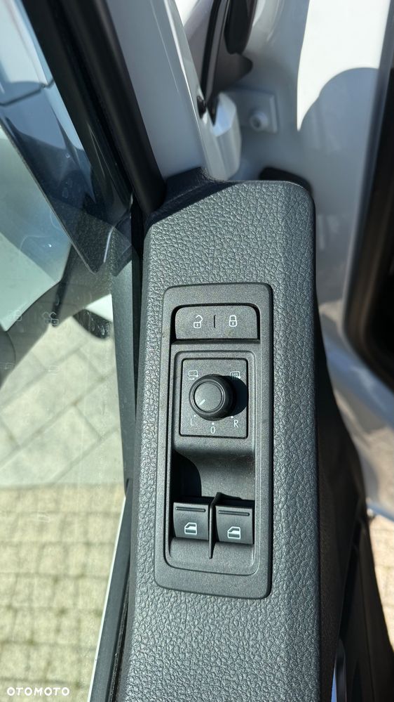 Volkswagen Caravelle - 15