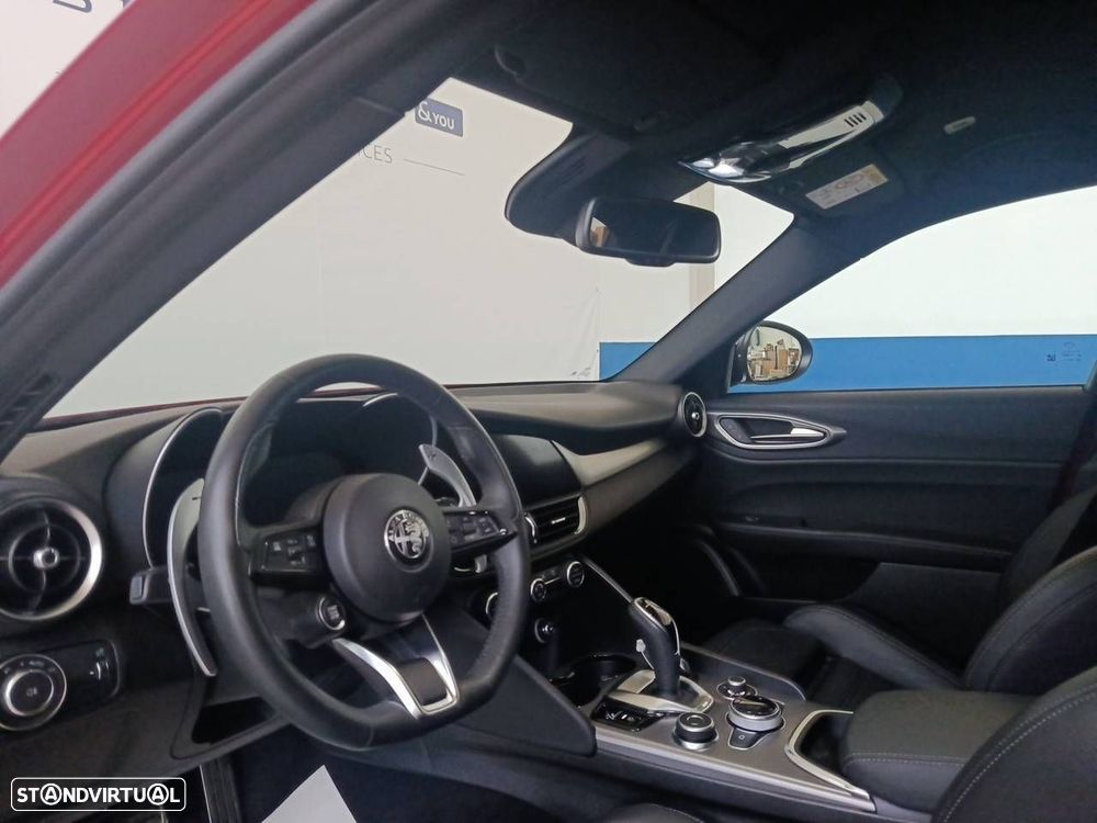 Alfa Romeo Giulia 2.2 D Veloce AT8 AWD — fotografia 8