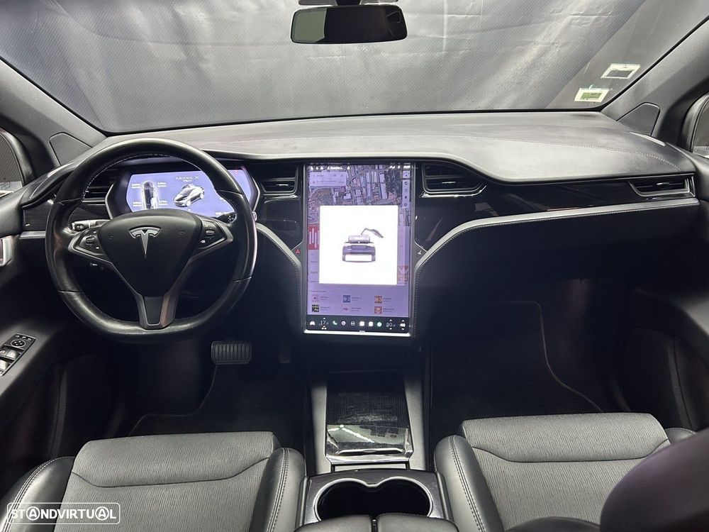 Tesla Model X - 14