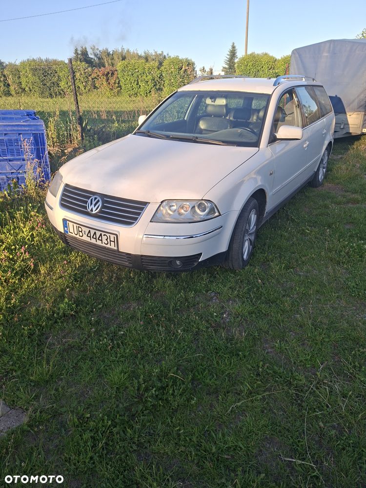 Volkswagen Passat - 1