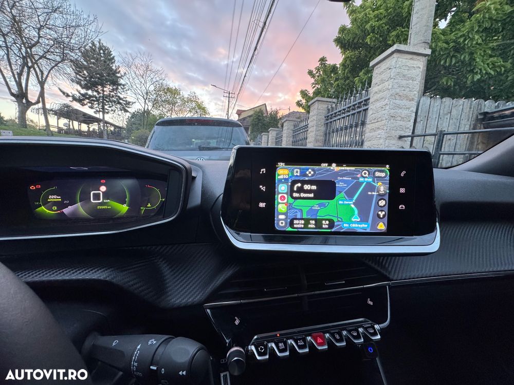 Peugeot 2008 1.2 L PureTech STT Allure - 23