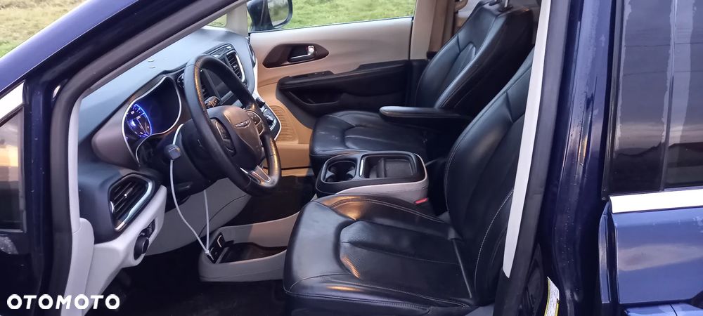 Chrysler Pacifica - 15