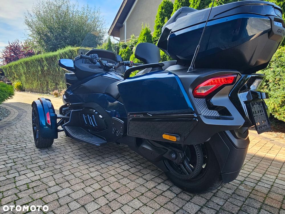 Can-Am Spyder - 10