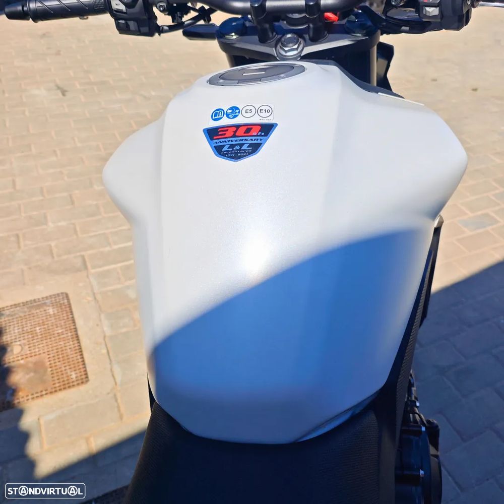 Honda Hornet 750 - 7
