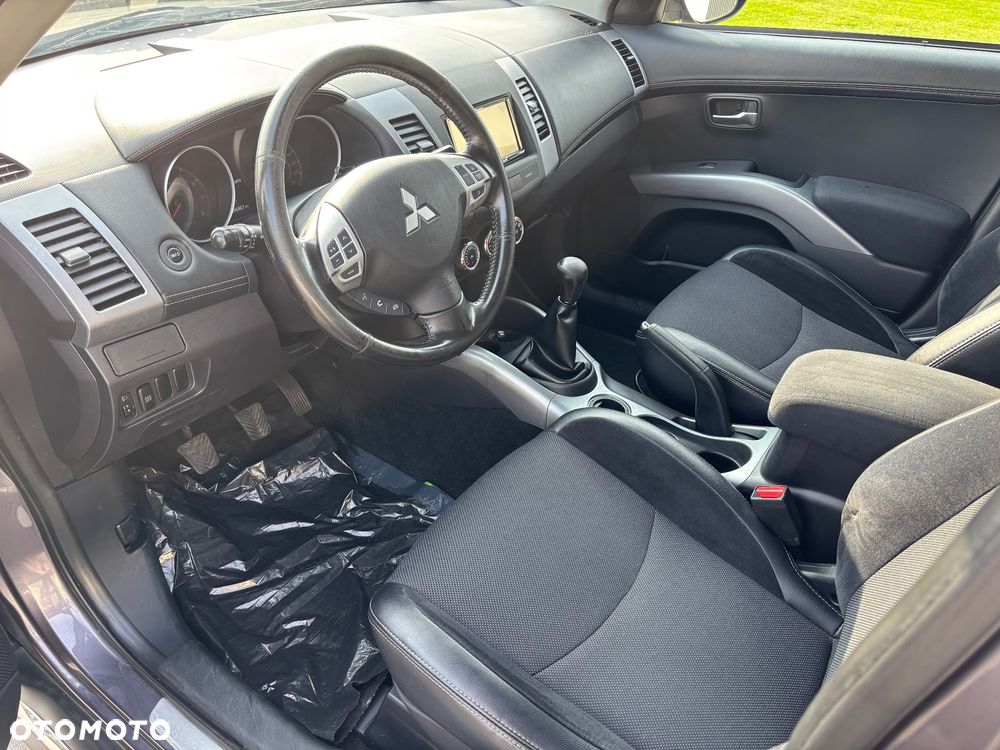 Mitsubishi Outlander - 11