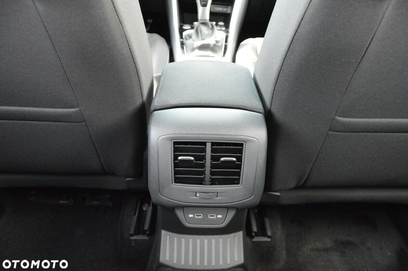 Volkswagen T-Roc - 18