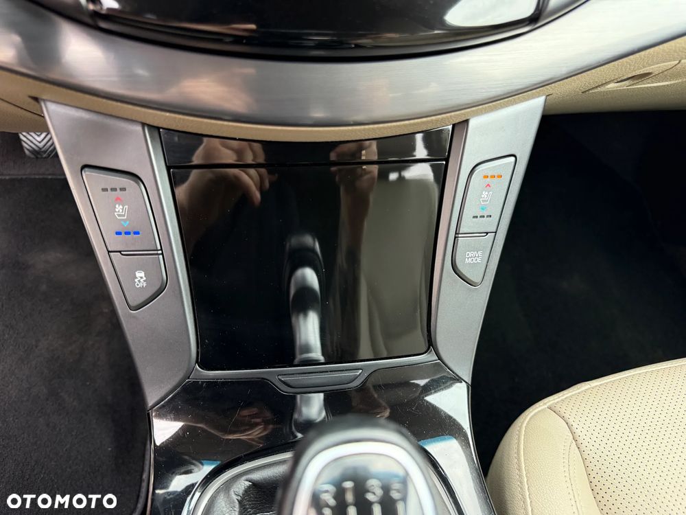 Hyundai i40 Kombi 1.7 CRDi Premium - 35