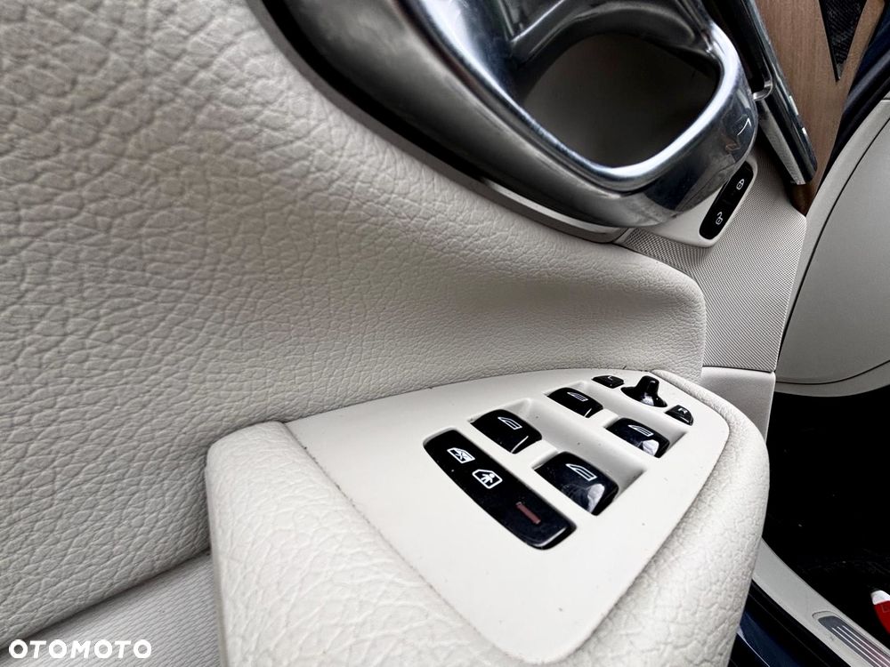Volvo XC 90 T6 AWD Momentum 7os - 11