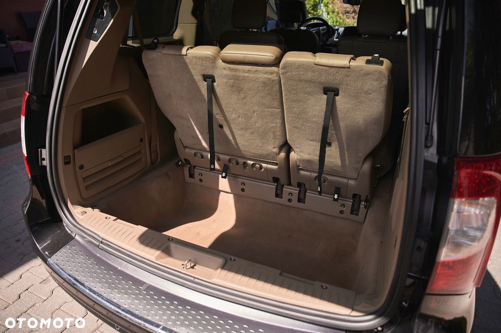 Chrysler Town & Country 3.6 Limited - 37