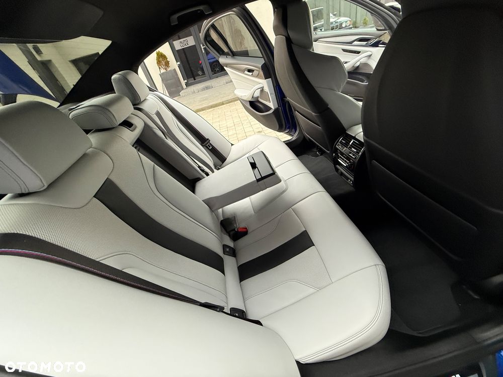 BMW M5 Competition - 10