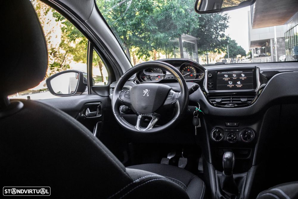 Peugeot 208 1.2 PureTech Signature - 28