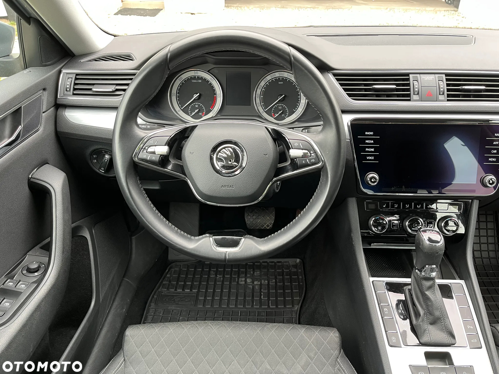 Skoda Superb 2.0 TDI SCR Ambition DSG - 9