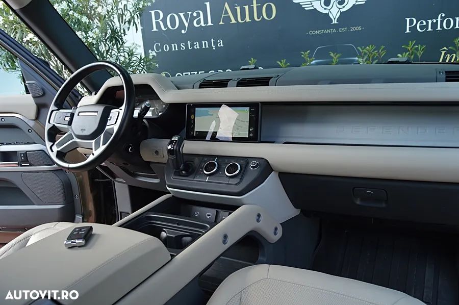 Land Rover Defender - 26