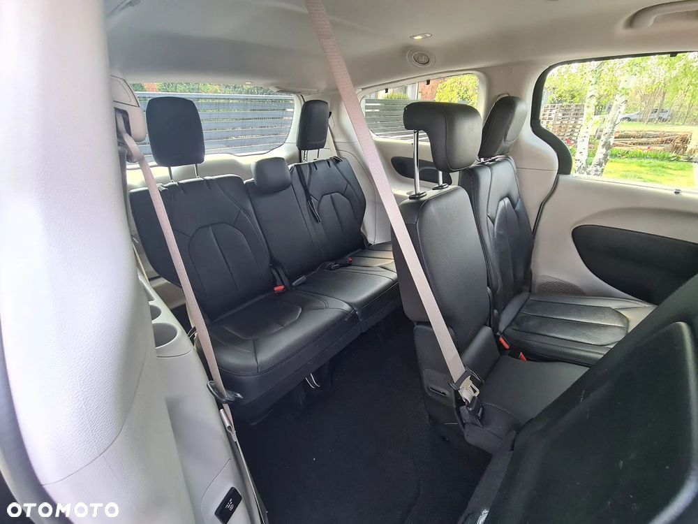 Chrysler Pacifica - 12