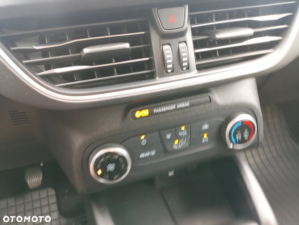 Ford Focus 1.5 TDCi SYNC Edition - 23